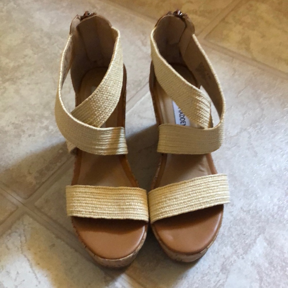 Steve Madden ELWYN 6.5 platform sandal worn once